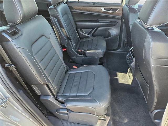 Used 2025 Volkswagen Atlas SEL AWD/4WD image 19