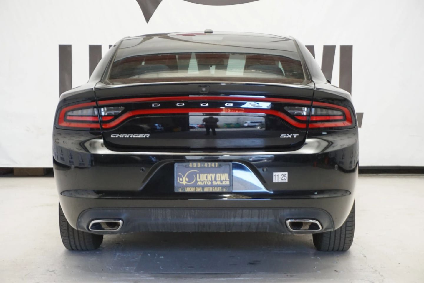 Used 2018 Dodge Charger SXT RWD image 6