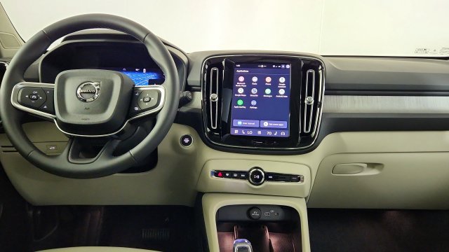 New 2026 Volvo XC40 B5 Plus w/ Protection Package Premier AWD/4WD image 25