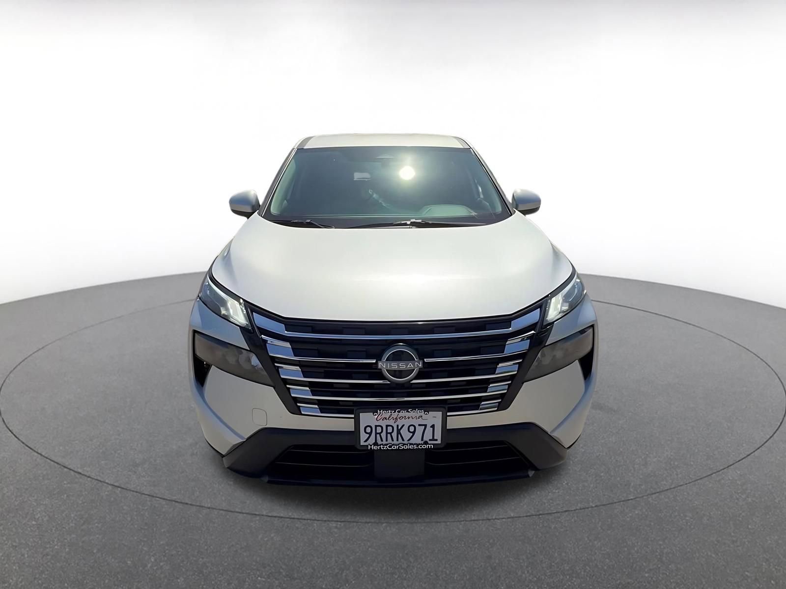 Used 2025 Nissan Rogue SV FWD image 4
