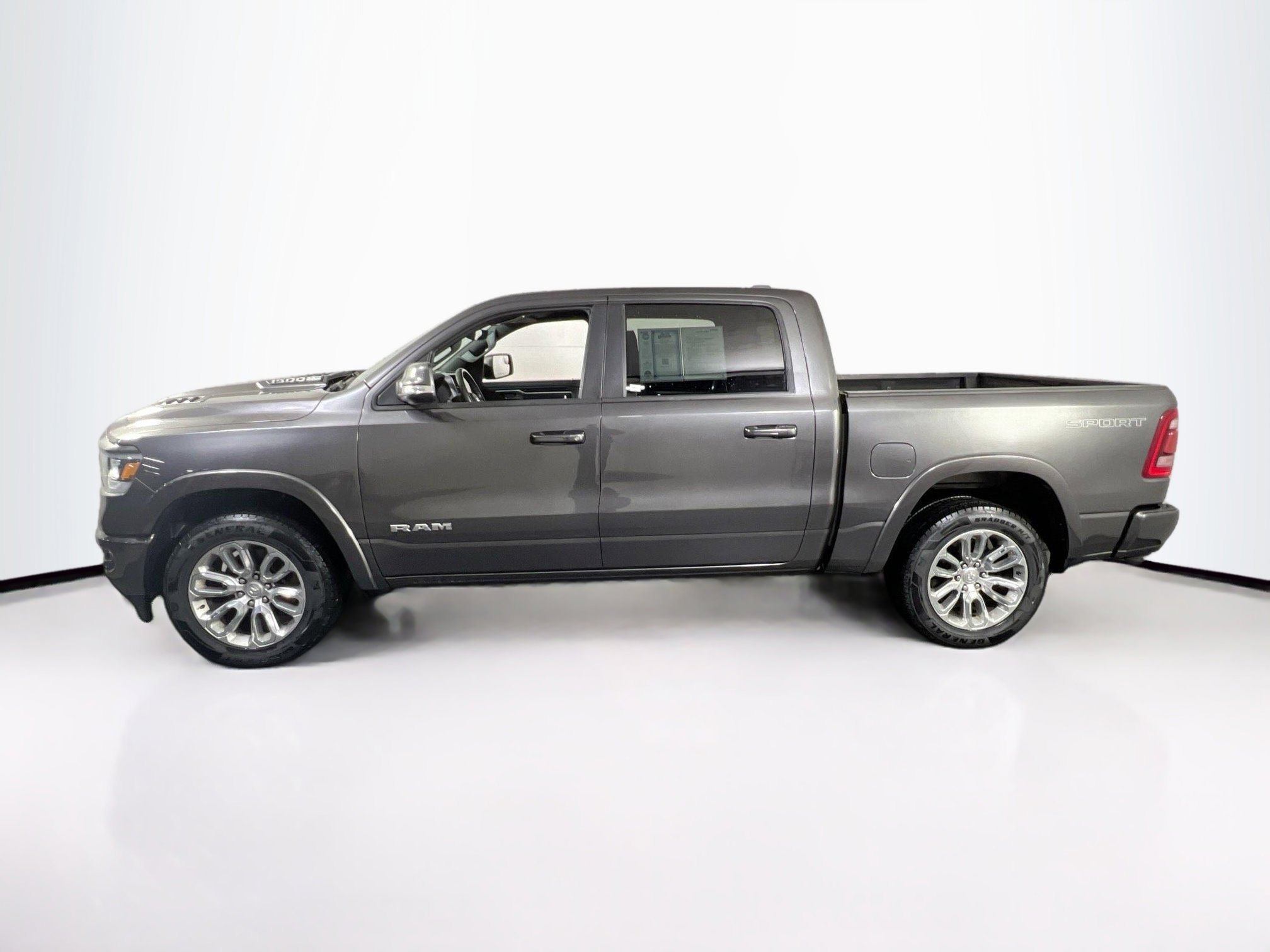 Used 2022 RAM 1500 Laramie w/ Sport Appearance Package image 8
