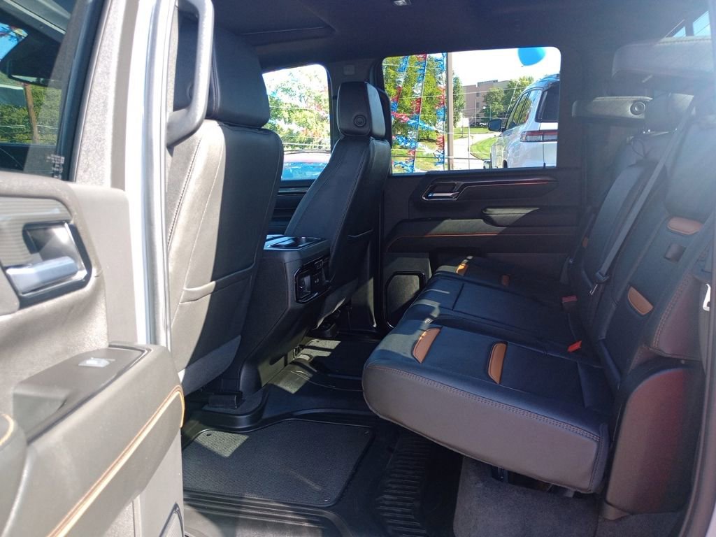 Used 2025 GMC Sierra 2500 AT4 image 12