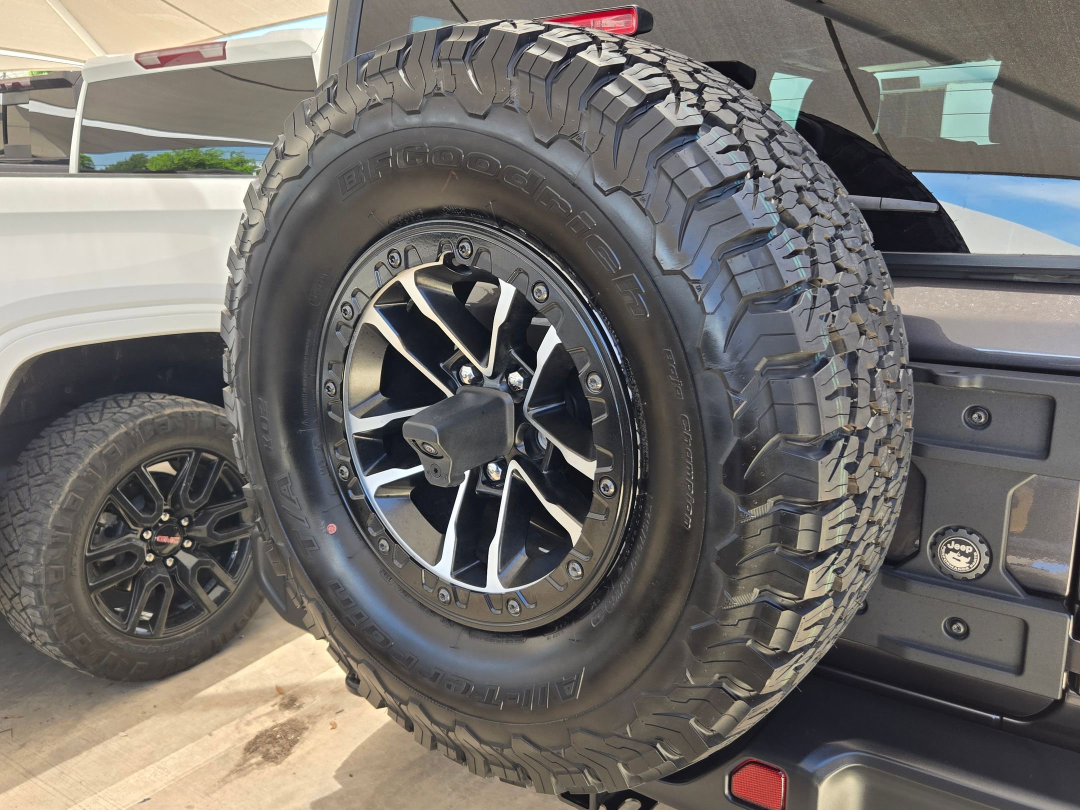 Used 2025 Jeep Wrangler Unlimited Sport AWD/4WD image 5