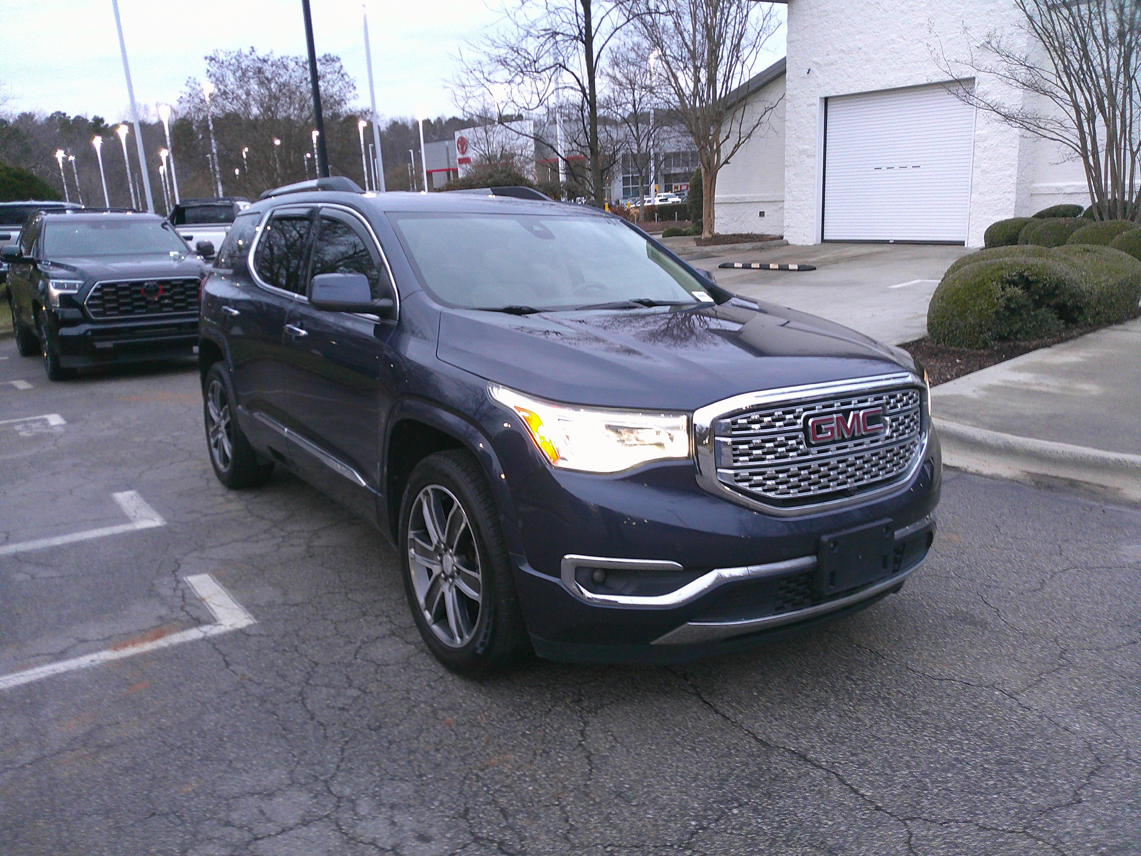 Used 2019 GMC Acadia Denali w/ Technology Package image 2