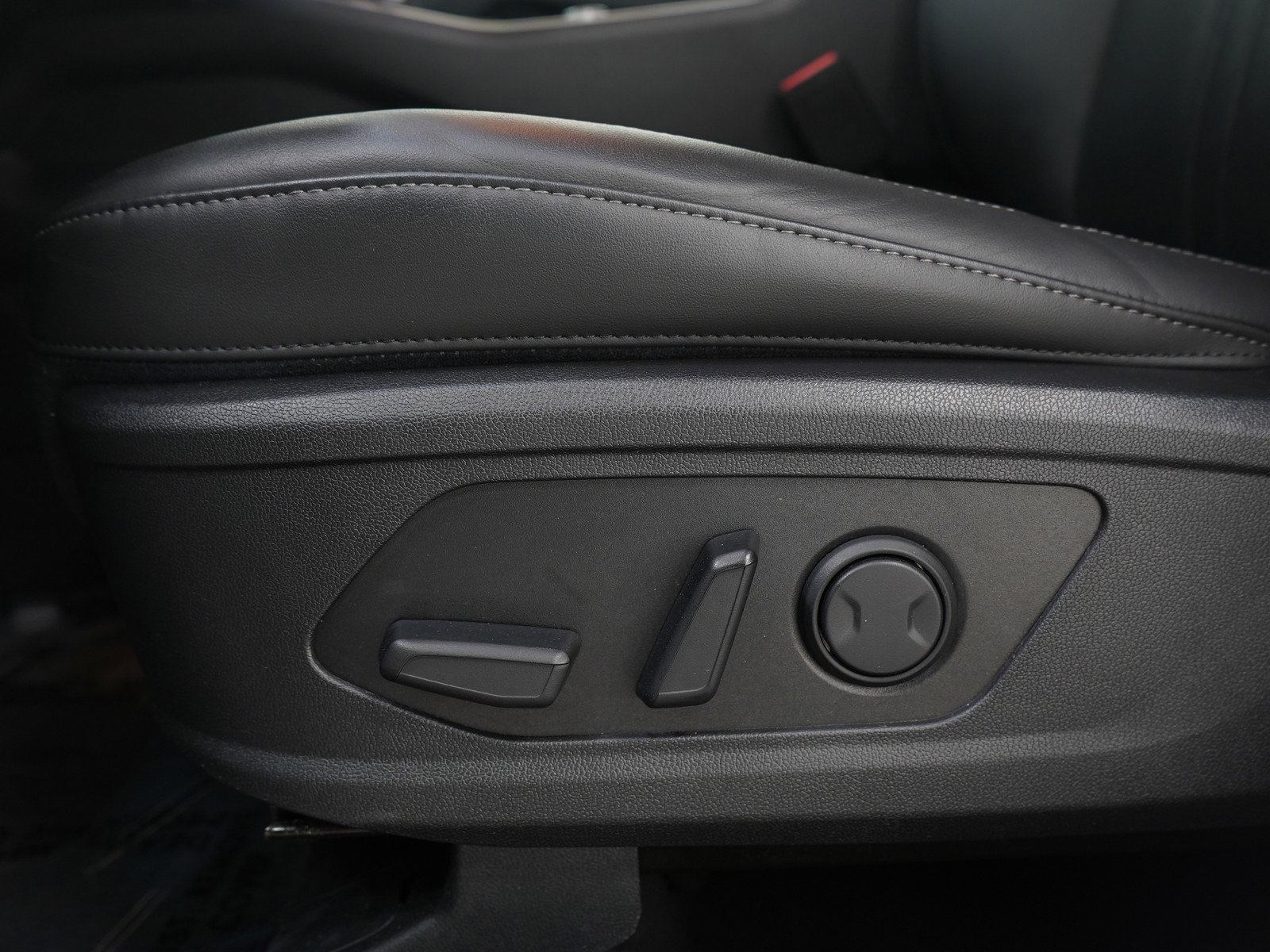 Used 2023 Kia Sorento S image 23