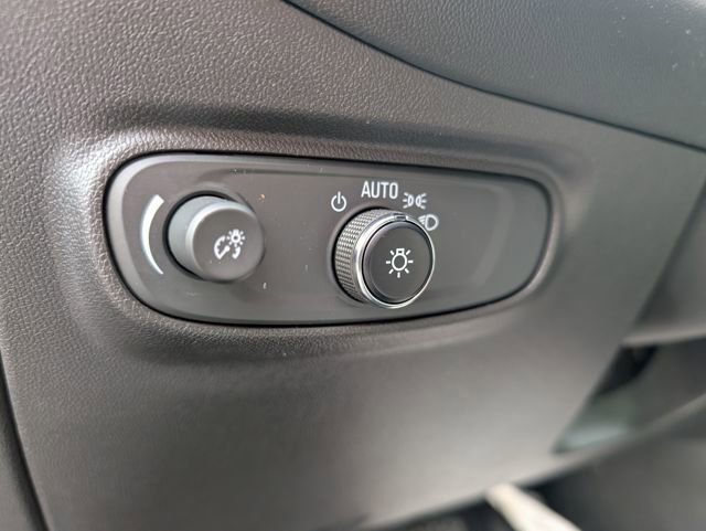 Used 2023 Chevrolet Equinox LS w/ LS Convenience Package image 16