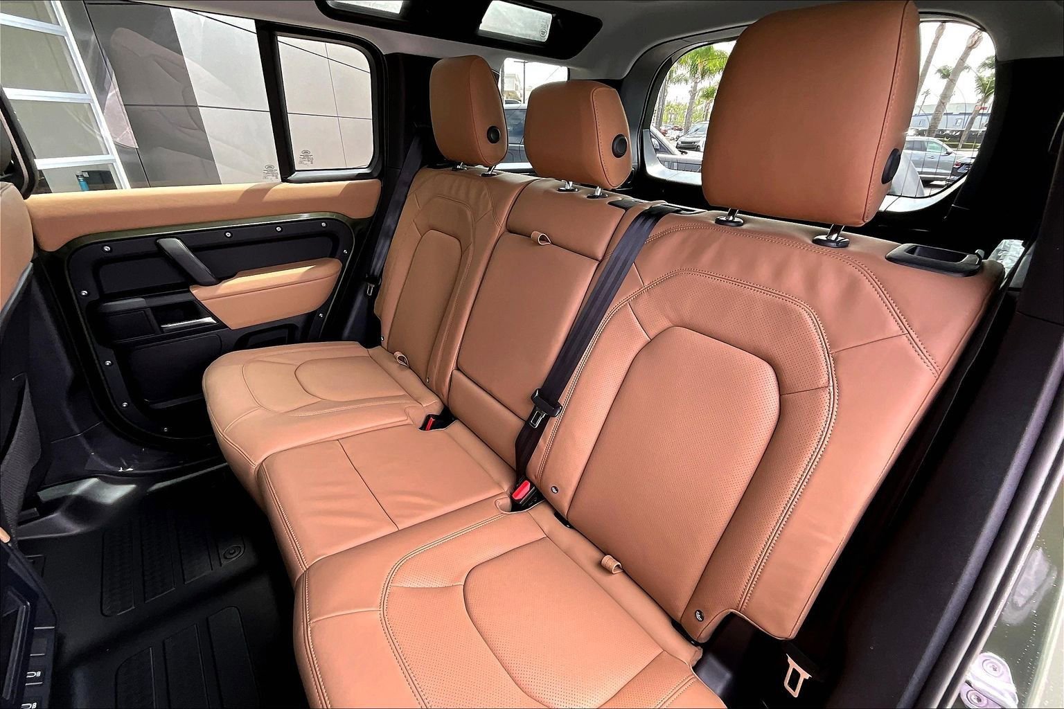 New 2026 Land Rover Defender 110 X-Dynamic SE image 10