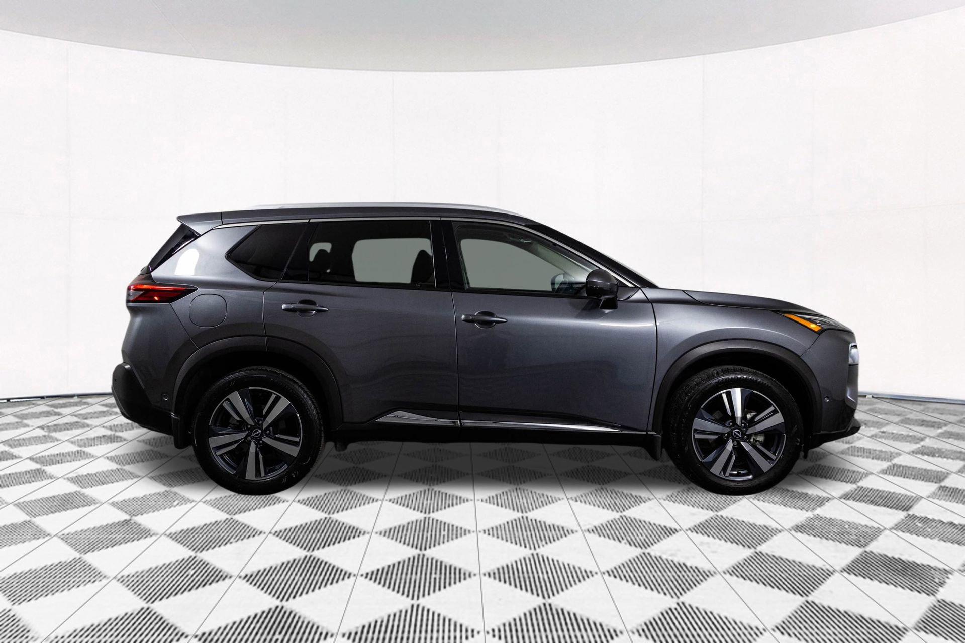 Used 2023 Nissan Rogue SL w/ SL Premium Package image 17