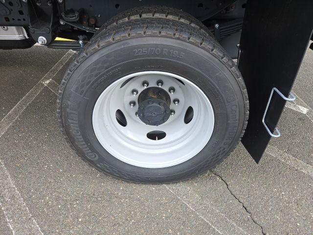 New 2025 Ford F550 4x4 Regular Cab Super Duty image 19