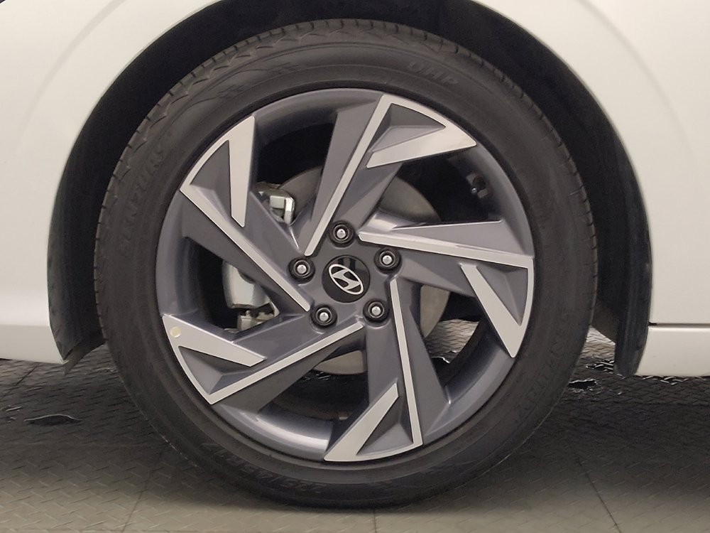 Used 2025 Hyundai Elantra SEL FWD image 31