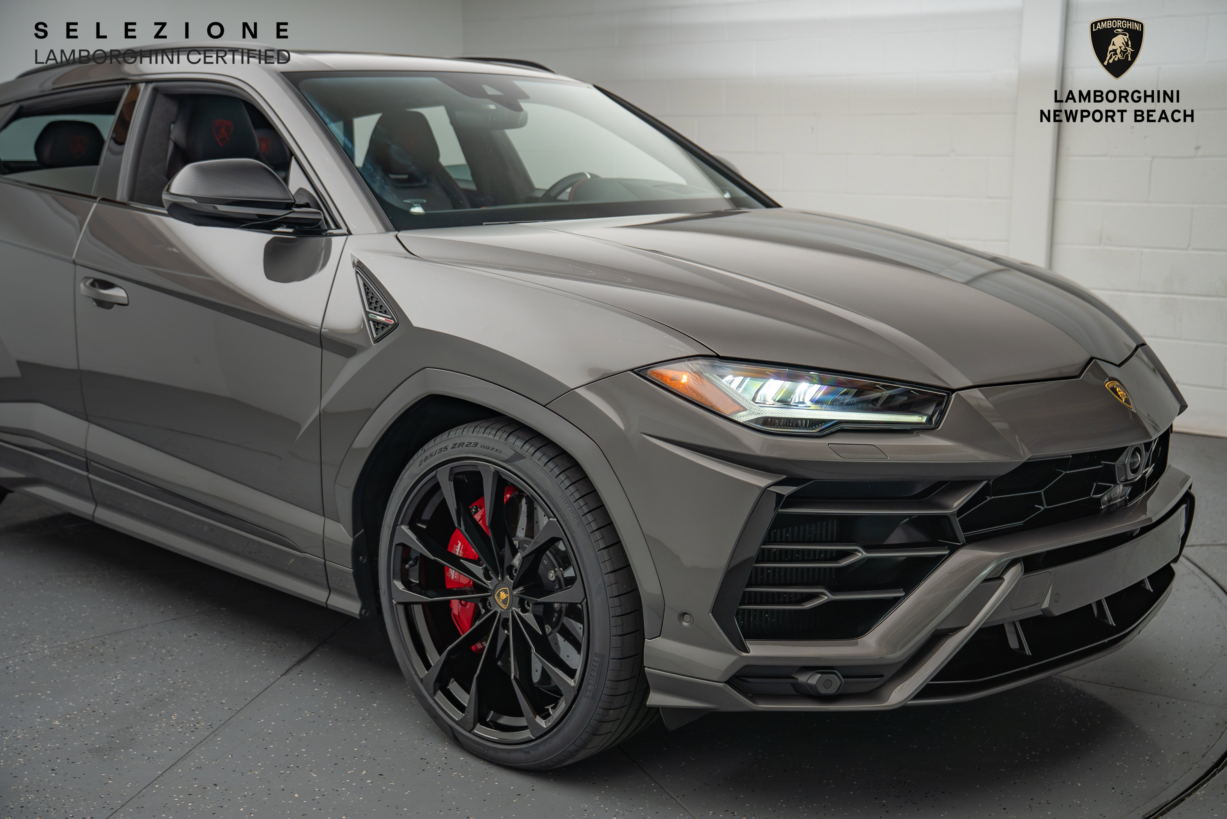 Used 2022 Lamborghini Urus AWD/4WD image 2