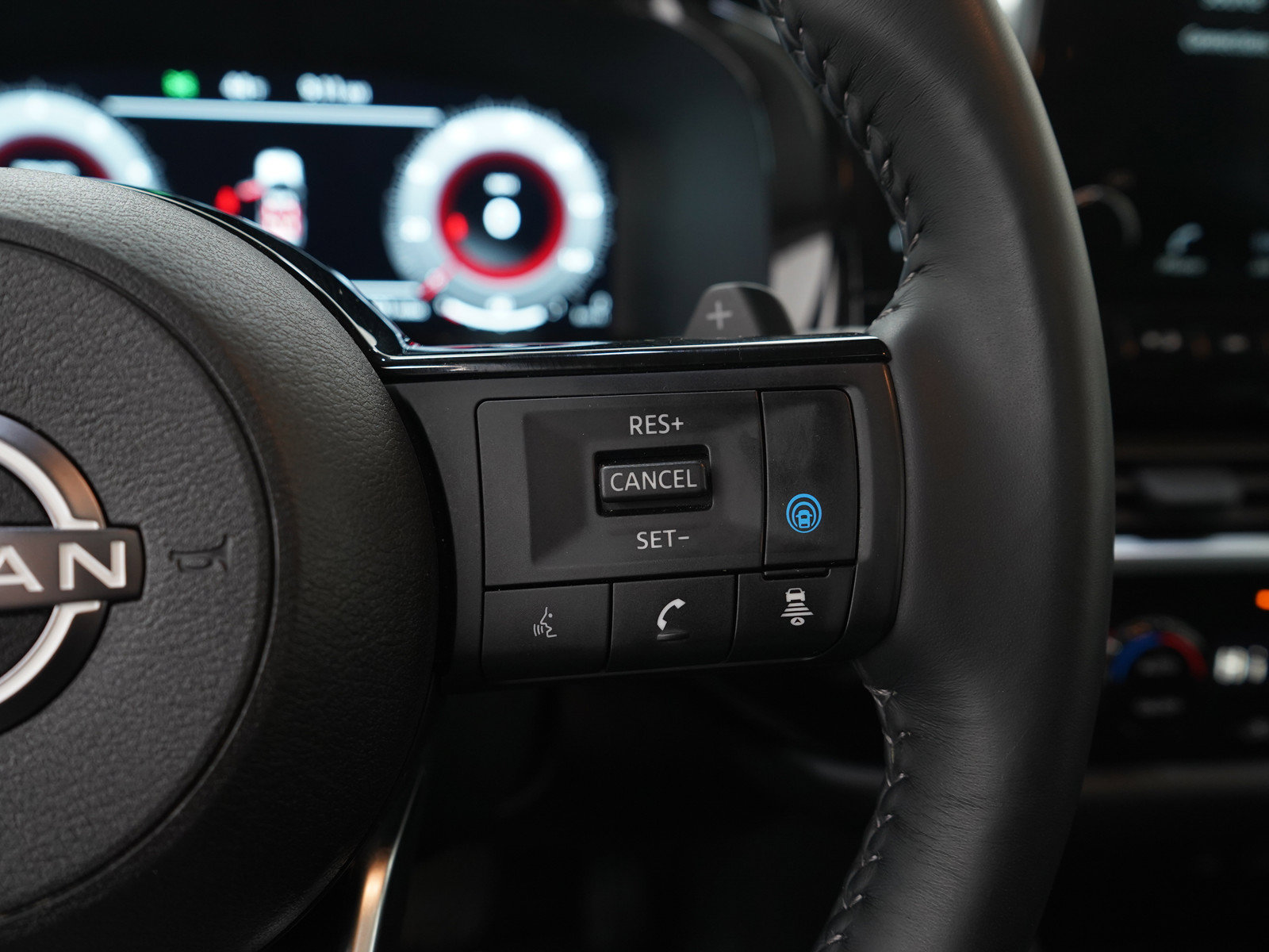 Used 2024 Nissan Pathfinder Platinum AWD/4WD image 31