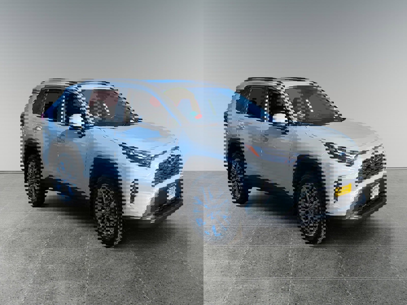 Used 2022 Toyota RAV4 XLE Premium image 7