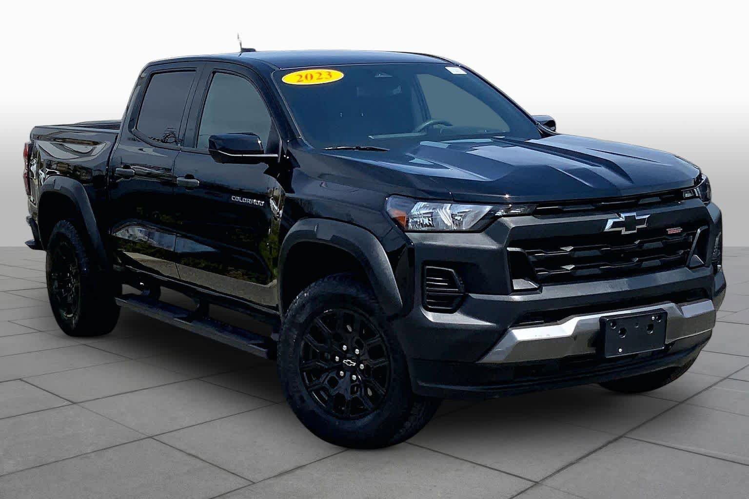 Used 2023 Chevrolet Colorado Trail Boss w/ Technology Package AWD/4WD image 3