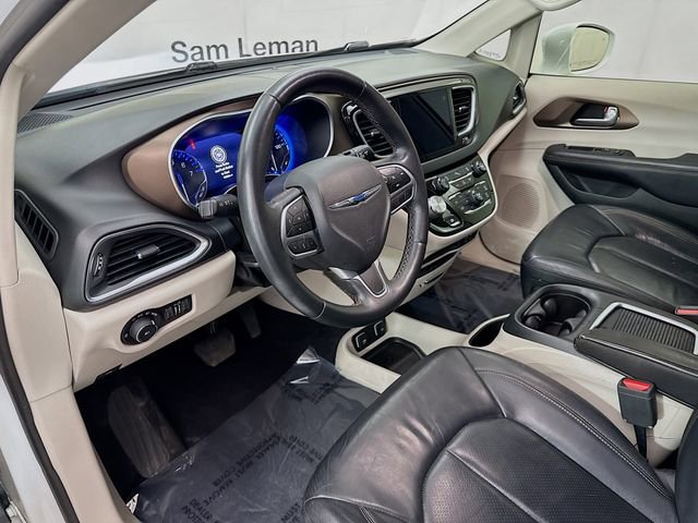 Used 2018 Chrysler Pacifica Touring-L Plus w/ Tire & Wheel Group image 9