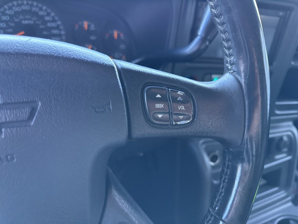 Used 2004 Chevrolet Silverado 2500 LT w/ Heavy-Duty Power Package image 24