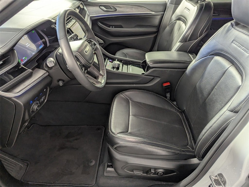 Used 2023 Jeep Grand Cherokee Overland image 10