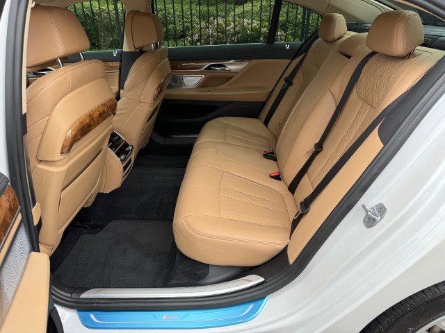 Used 2018 BMW 750i RWD image 30