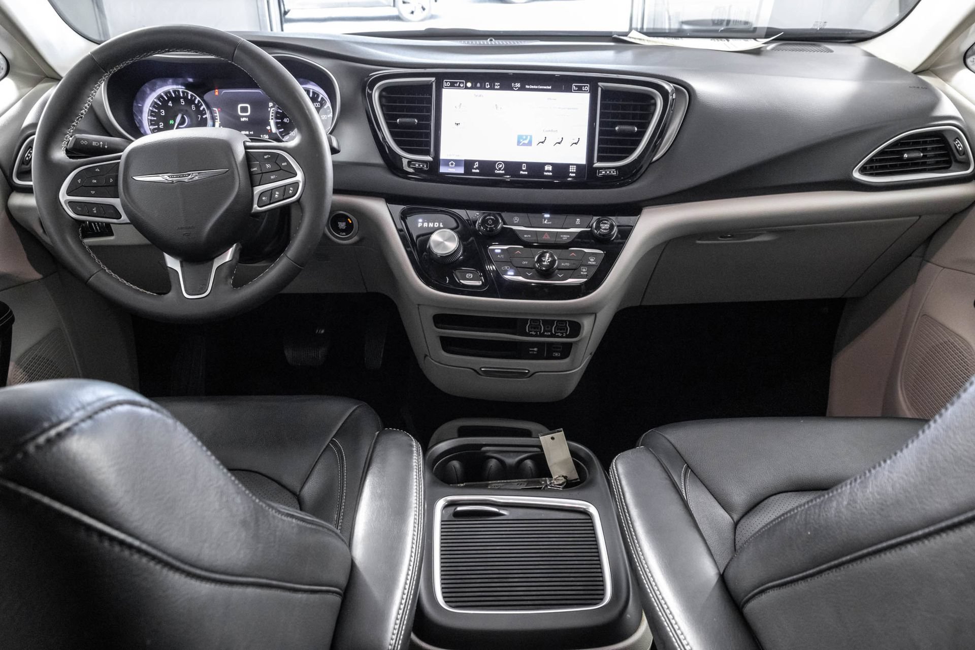 Used 2022 Chrysler Pacifica Touring-L FWD image 22