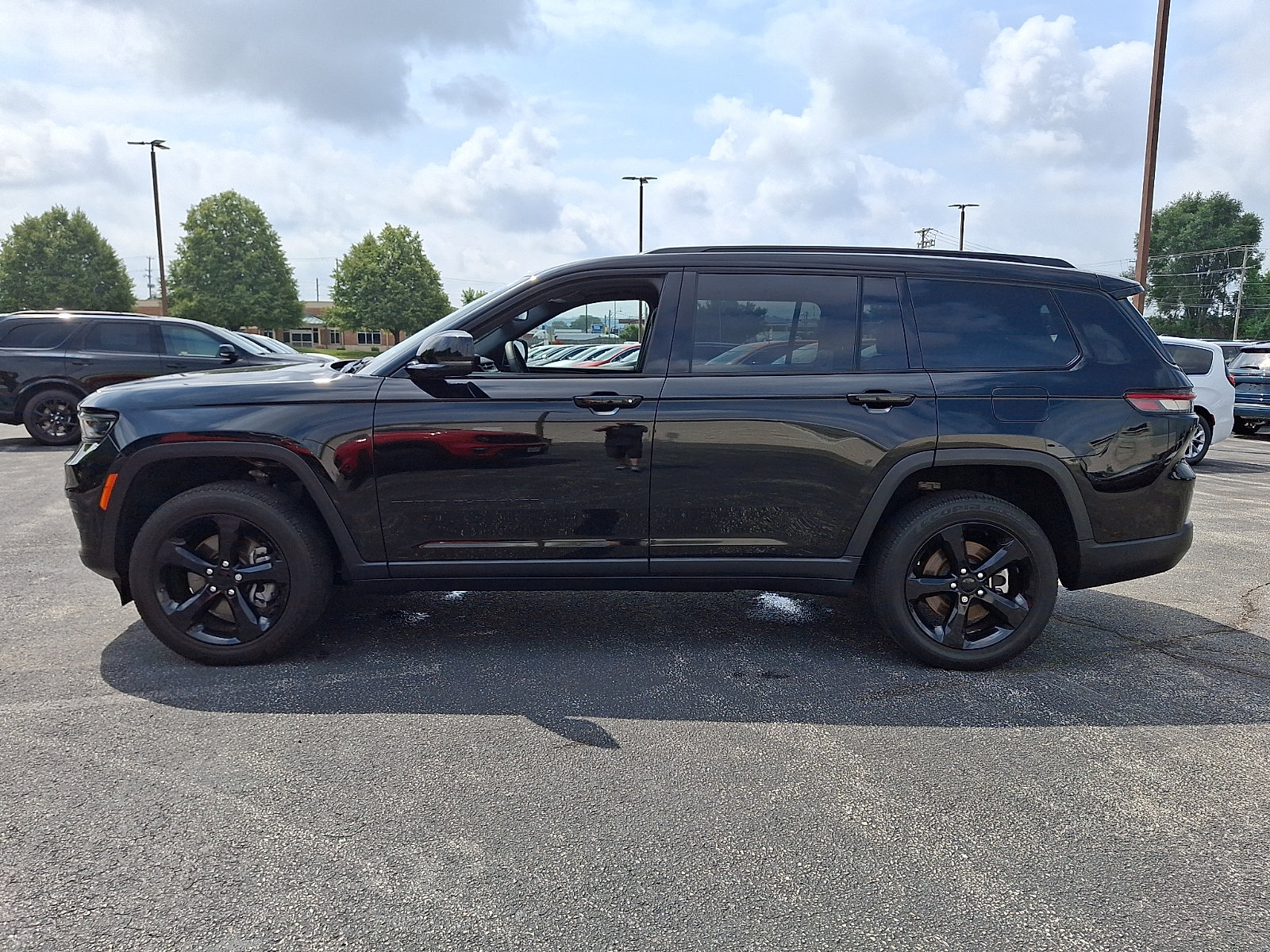 Certified 2023 Jeep Grand Cherokee L Laredo AWD/4WD image 7