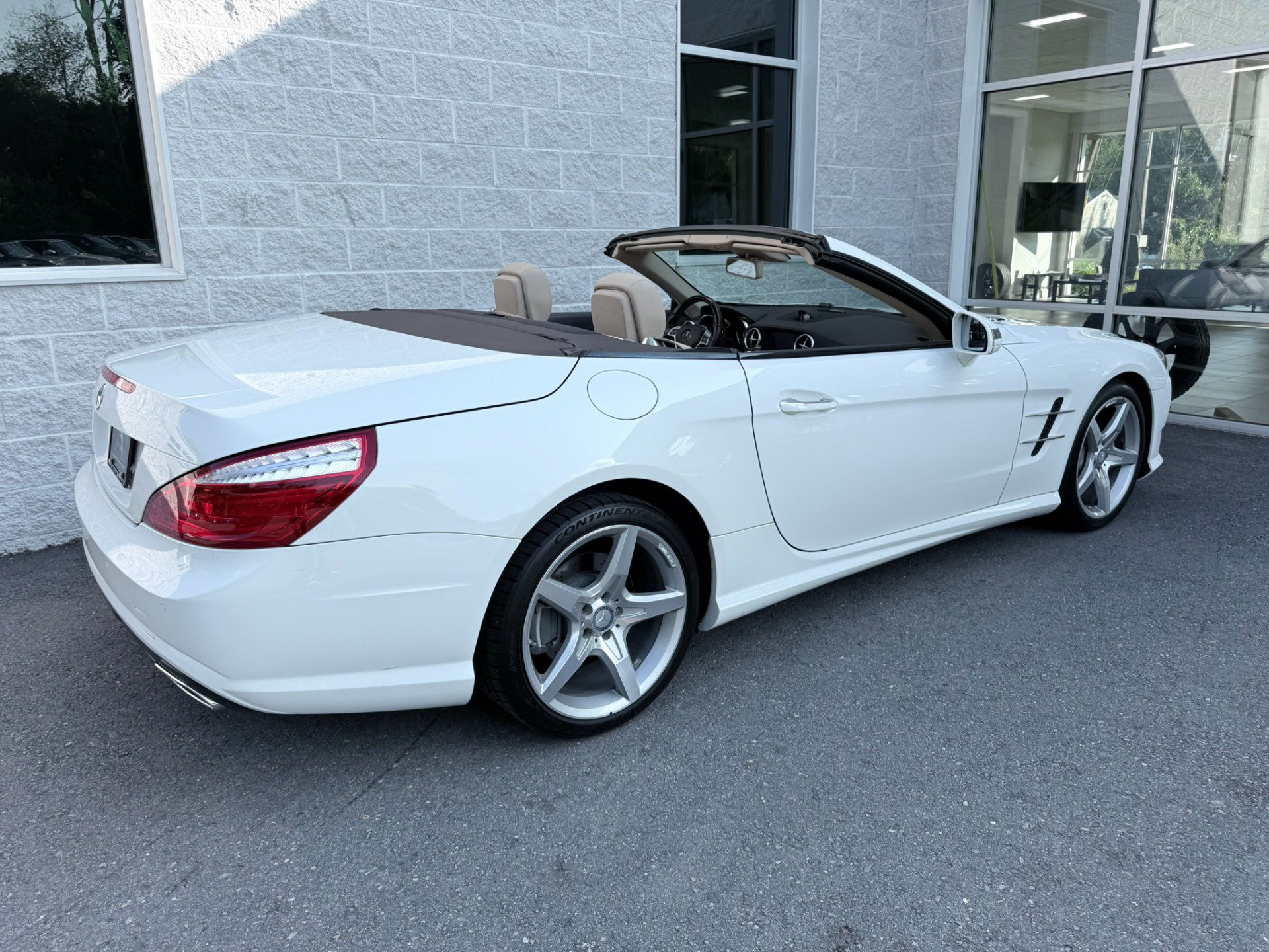 Used 2015 Mercedes-Benz SL 550 image 34