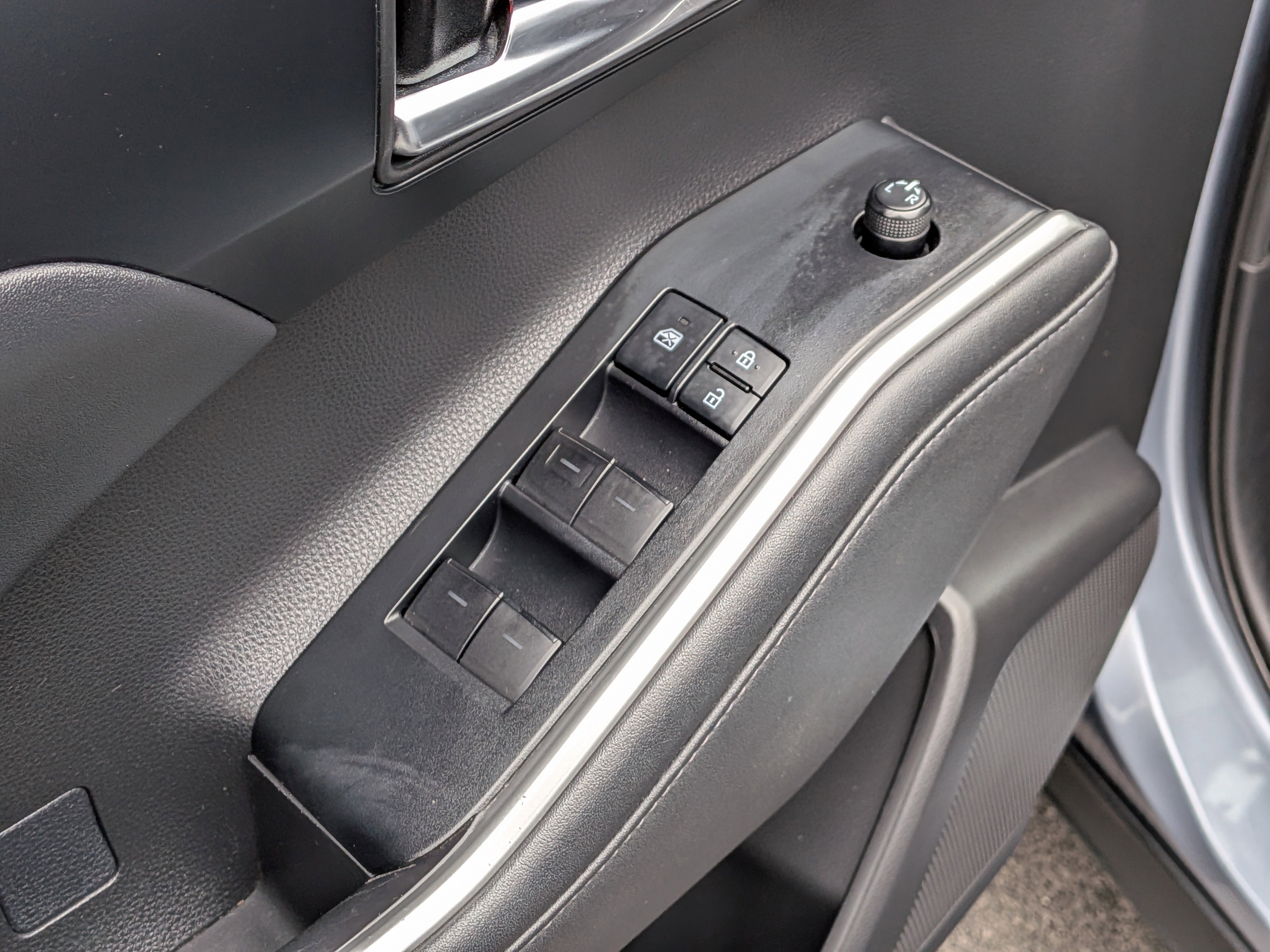 Used 2021 Toyota Highlander XLE image 17