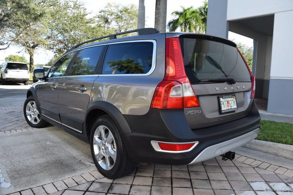 Used 2011 Volvo XC70 3.2 w/ Premium Pkg image 5