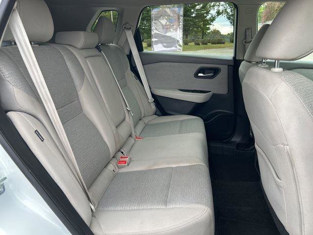 Used 2023 Nissan Rogue SV image 30