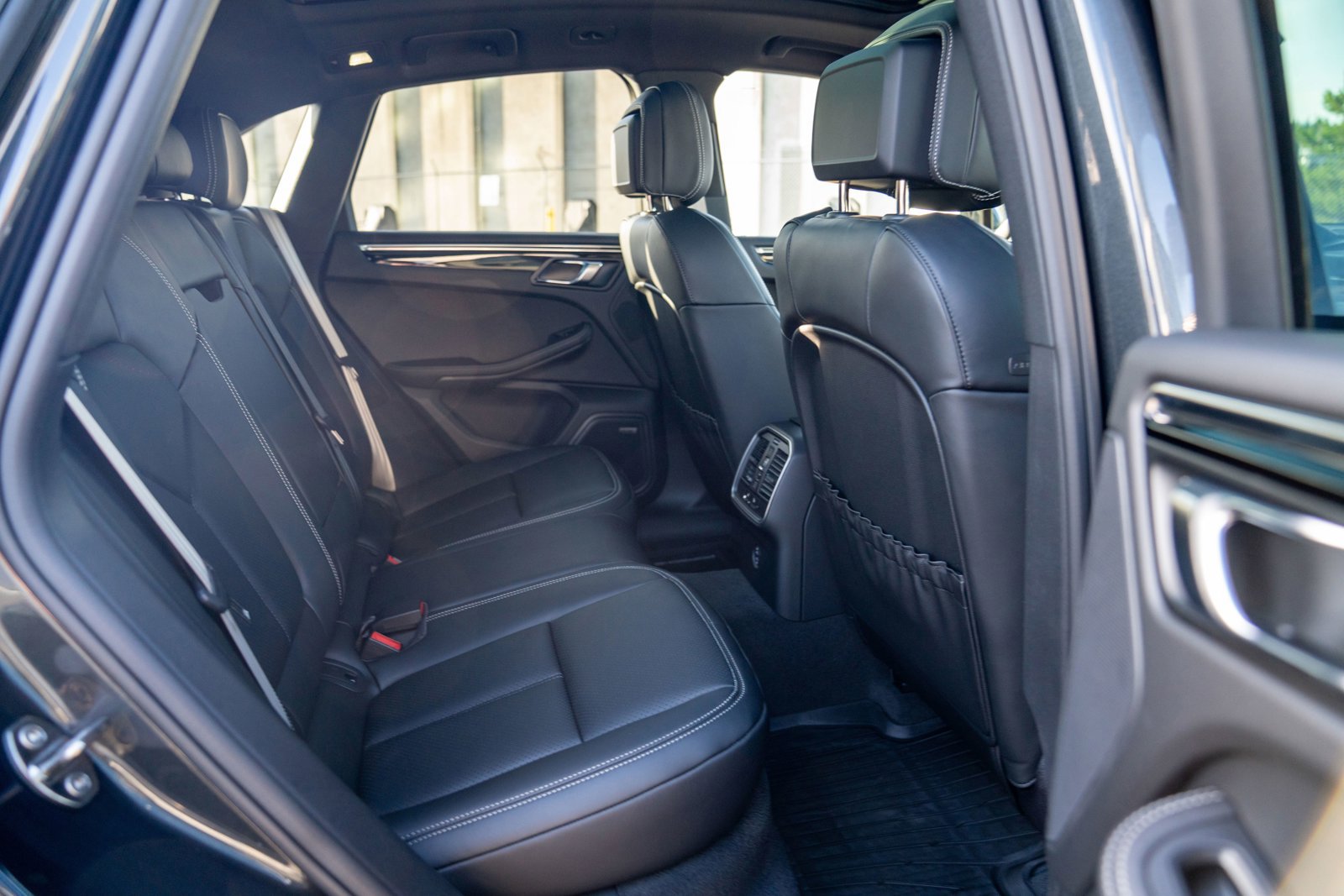 New 2026 Porsche Macan AWD/4WD image 25