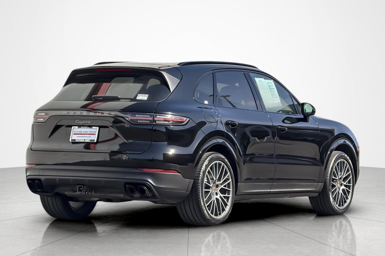 Used 2023 Porsche Cayenne Platinum Edition image 5