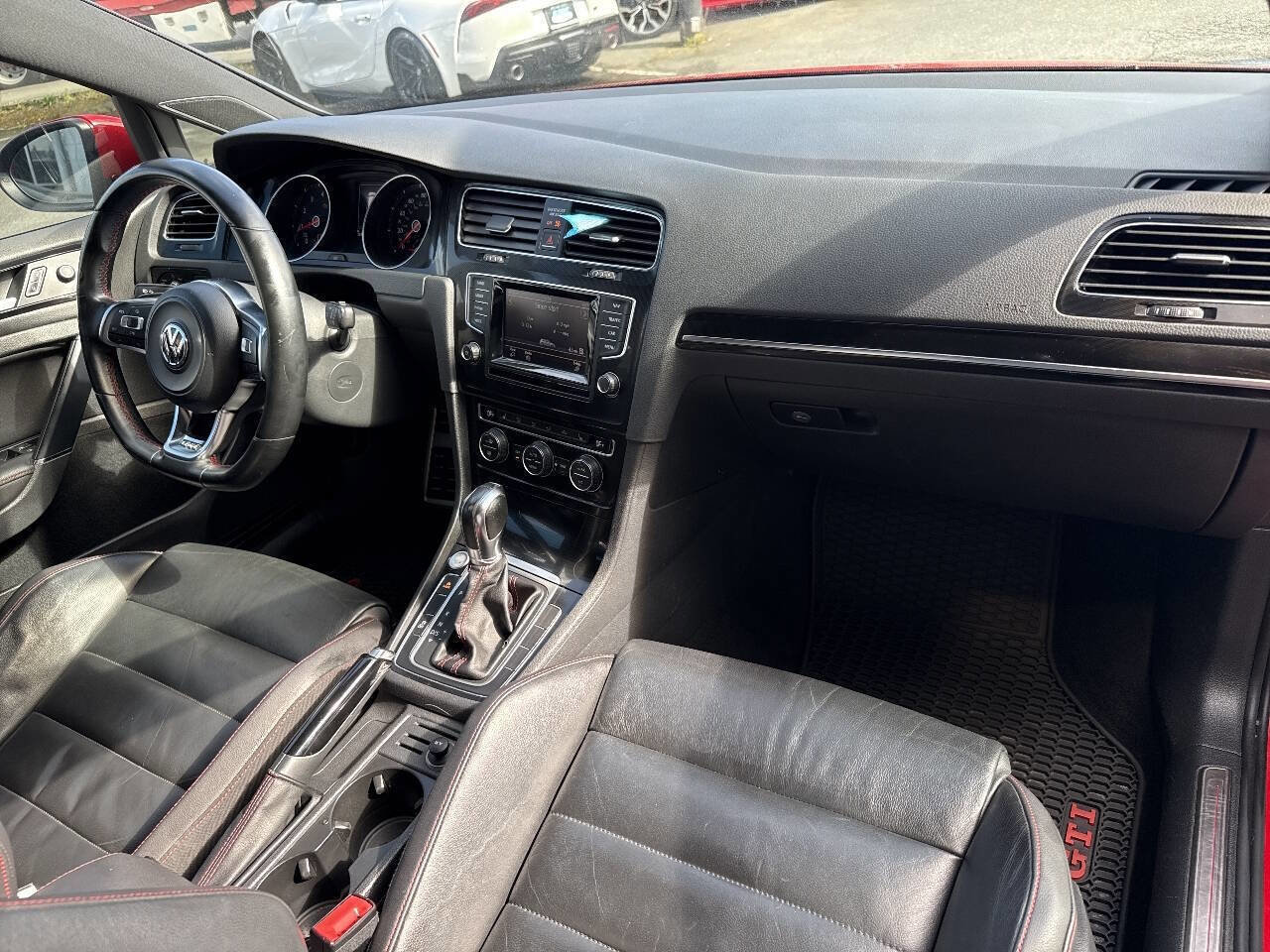 Used 2015 Volkswagen Golf 4-Door image 19