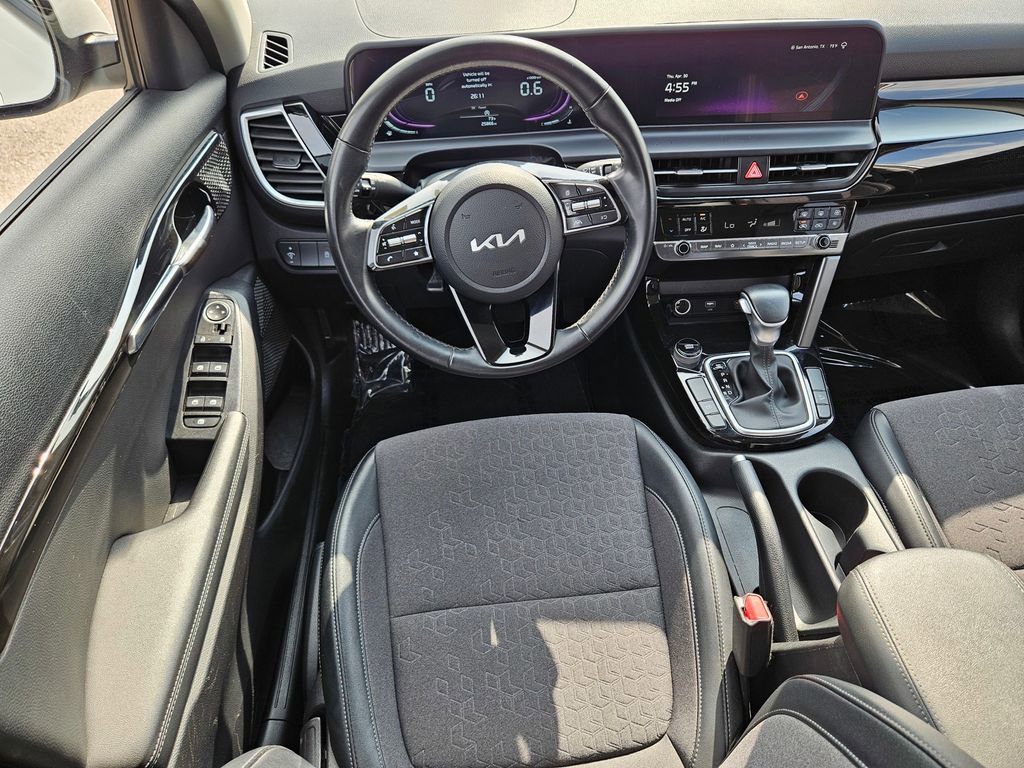 Used 2025 Kia Seltos S FWD image 13
