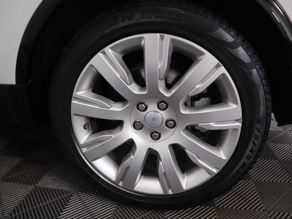 Used 2020 Land Rover Discovery Landmark image 32
