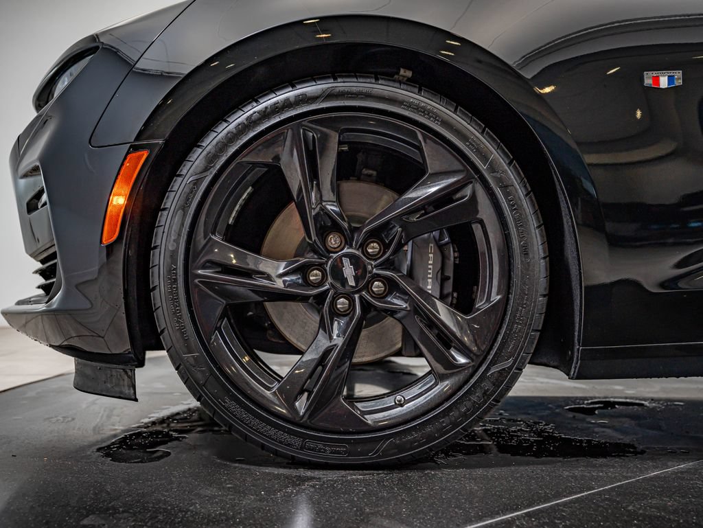 Used 2019 Chevrolet Camaro SS RWD image 11