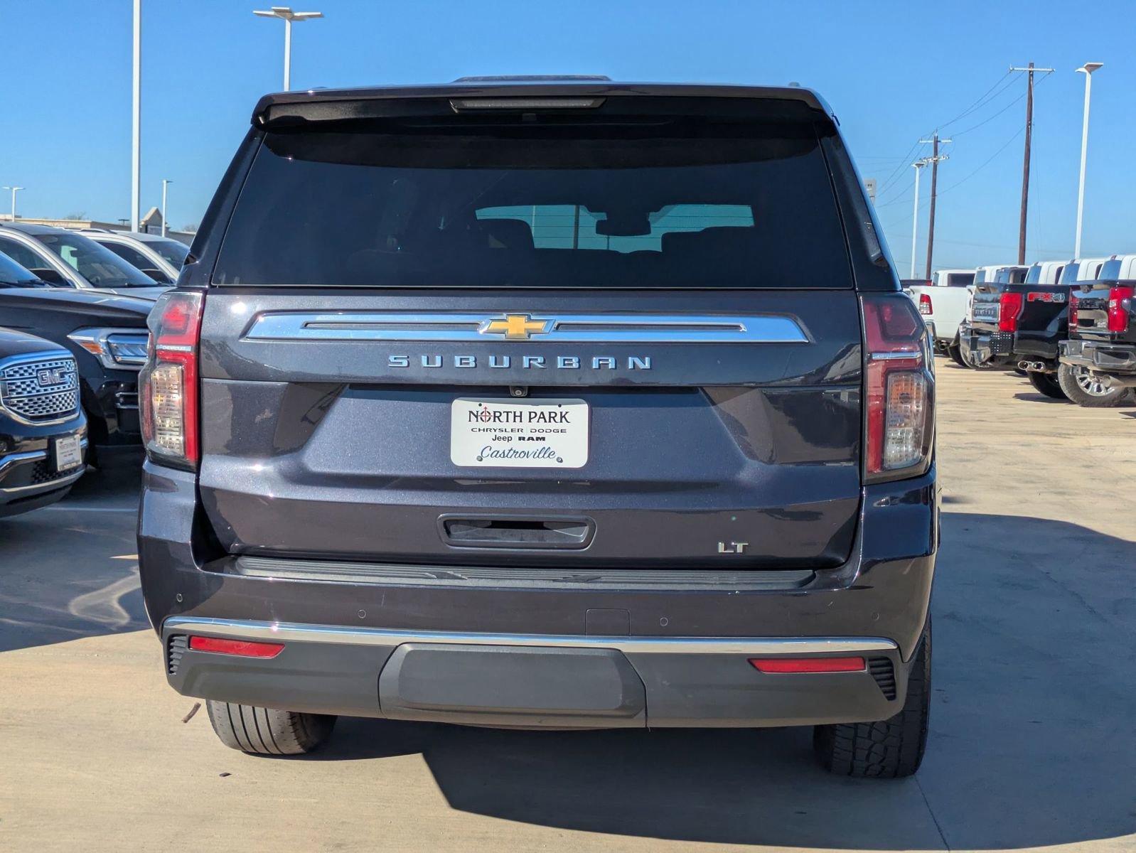 Used 2023 Chevrolet Suburban LT image 4