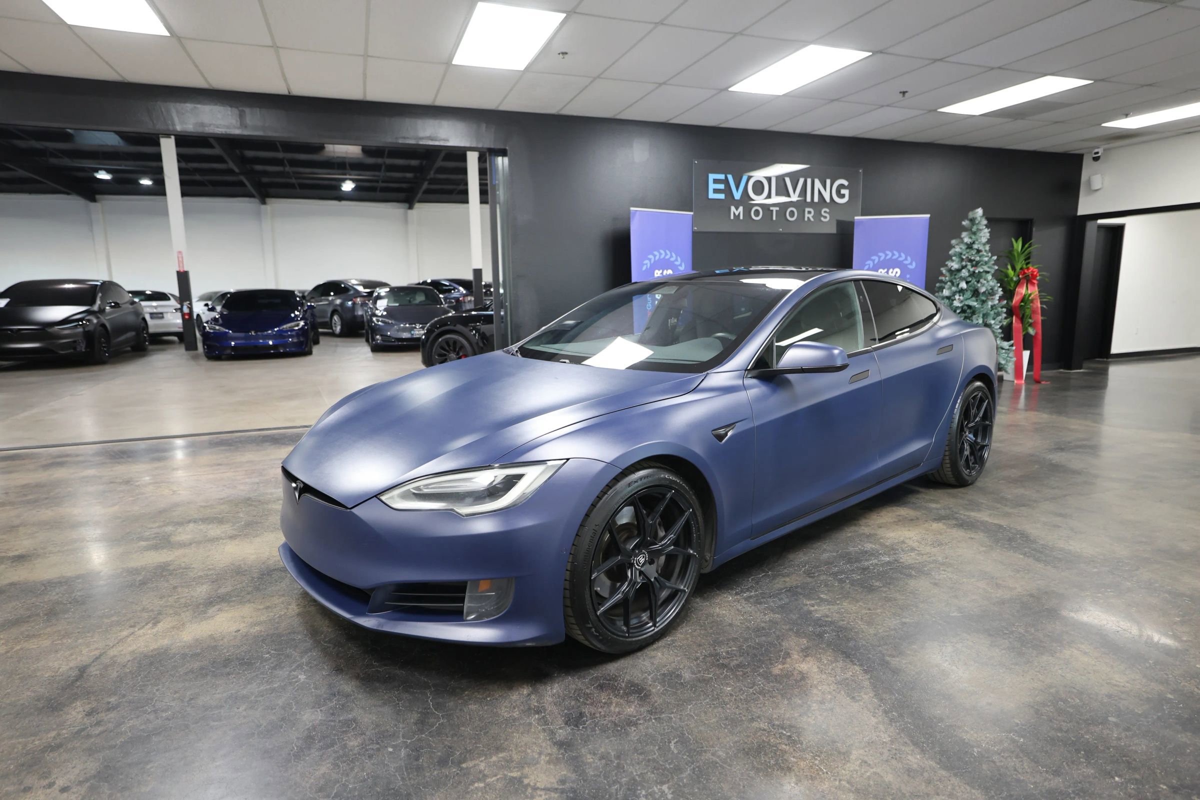 Used 2017 Tesla Model S 90D image 4
