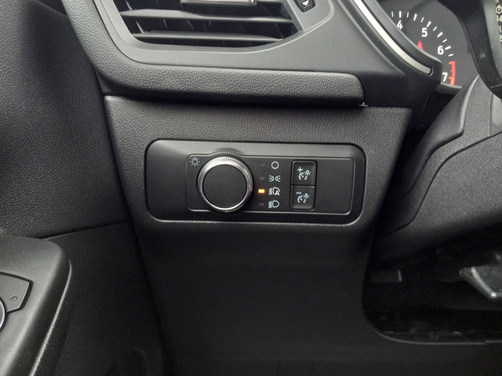 Used 2022 Ford Escape SE image 25
