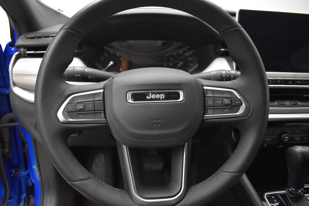 Used 2025 Jeep Compass Limited AWD/4WD image 17