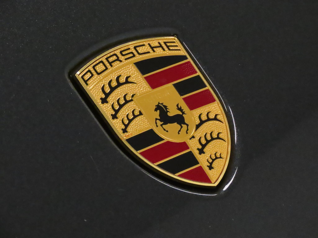 Certified 2025 Porsche Macan AWD/4WD image 14