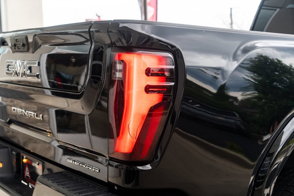 Used 2024 GMC Sierra 3500 Denali Ultimate AWD/4WD image 16