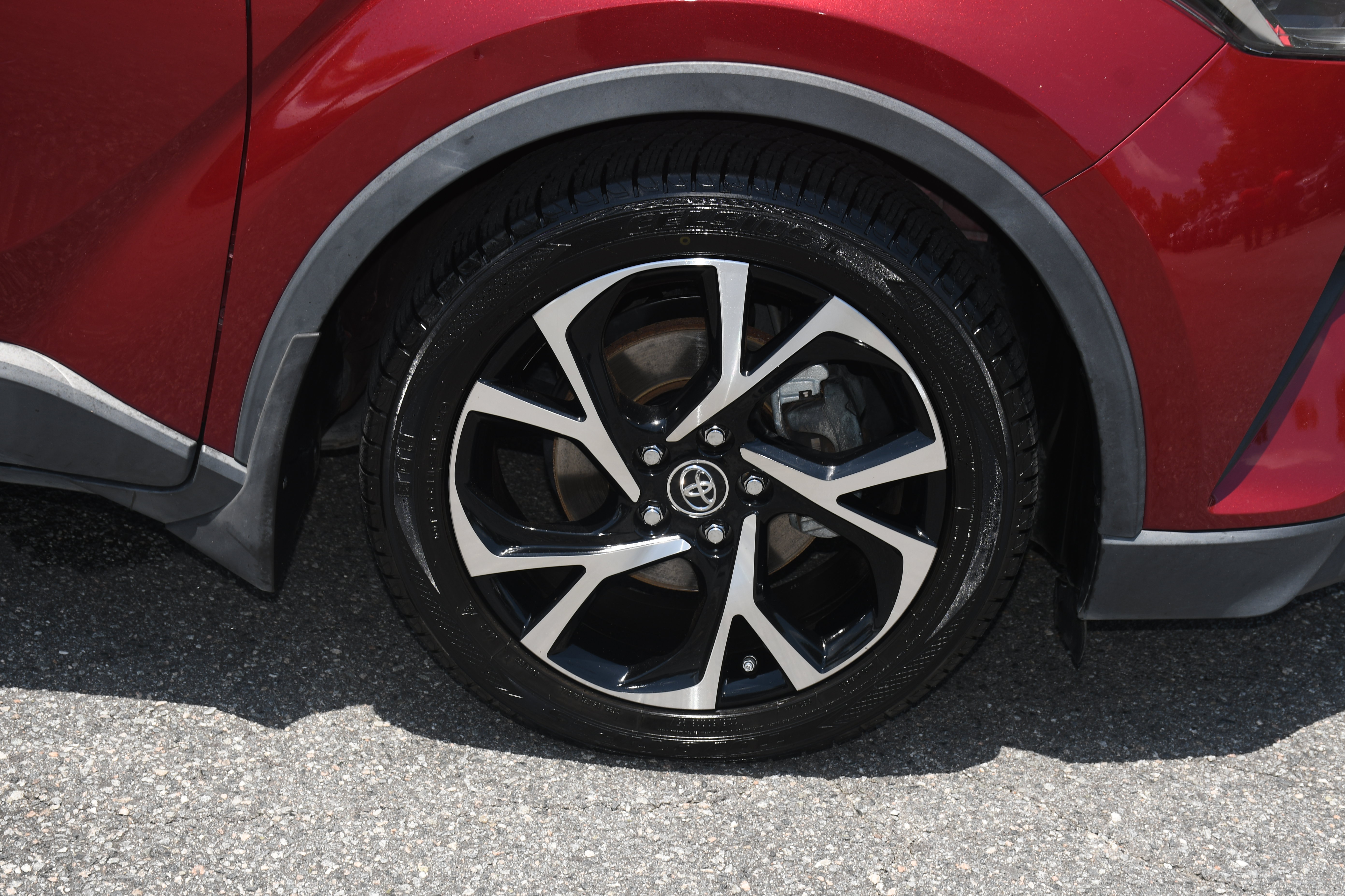 Used 2018 Toyota C-HR XLE FWD image 20