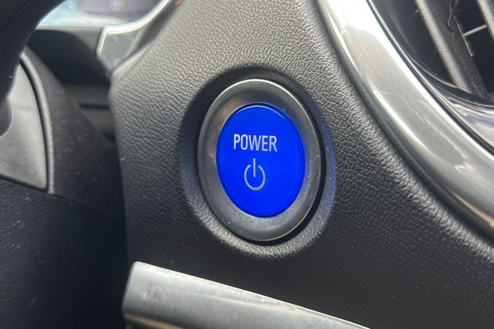 Used 2019 Chevrolet Volt Premier w/ Driver Confidence II Package FWD image 33