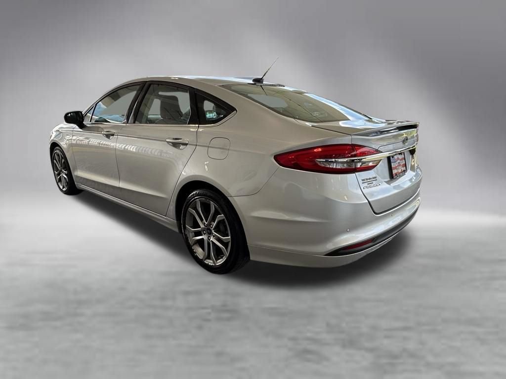 Used 2017 Ford Fusion SE w/ Equipment Group 201A FWD image 7