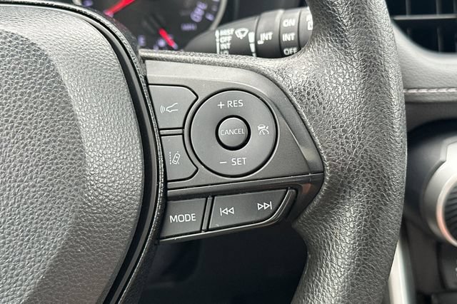 Used 2021 Toyota RAV4 XLE w/ Convenience Package FWD image 28