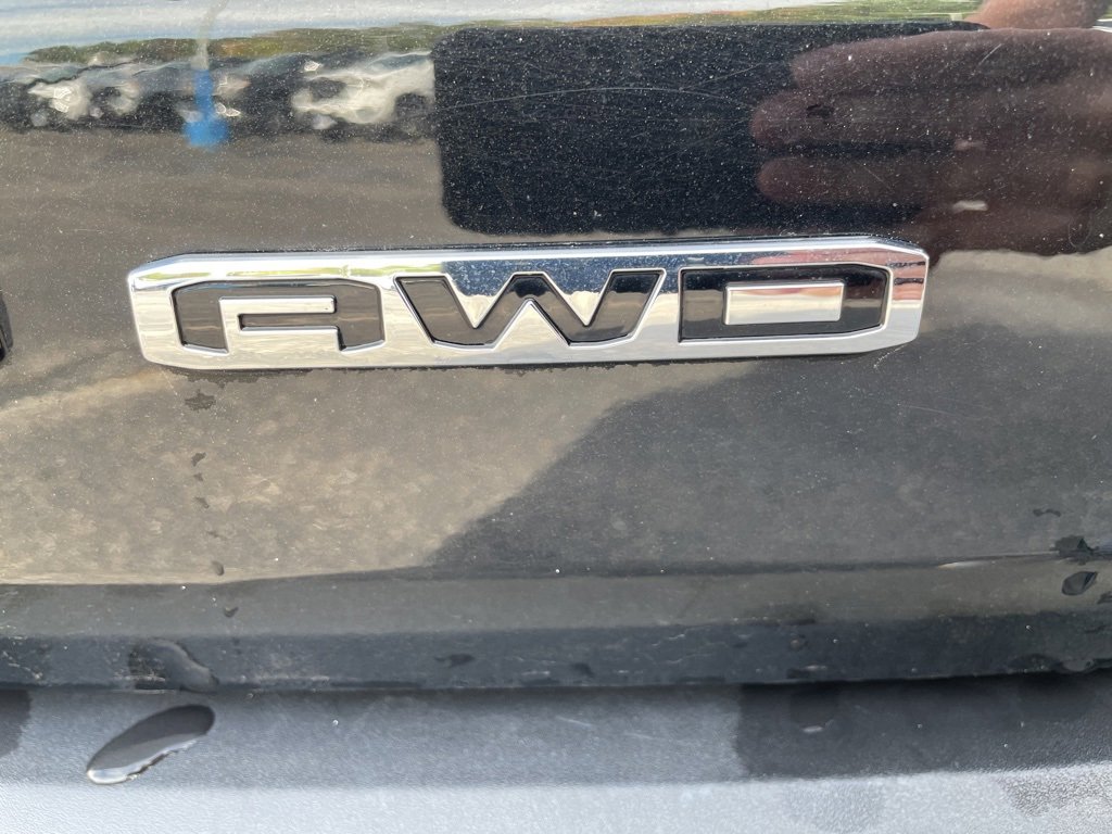 Used 2024 GMC Acadia Elevation image 7