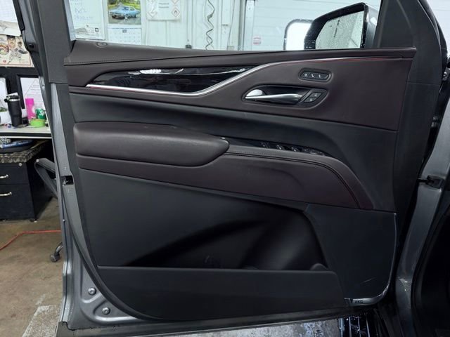 Used 2022 Cadillac Escalade ESV Sport Platinum AWD/4WD image 17