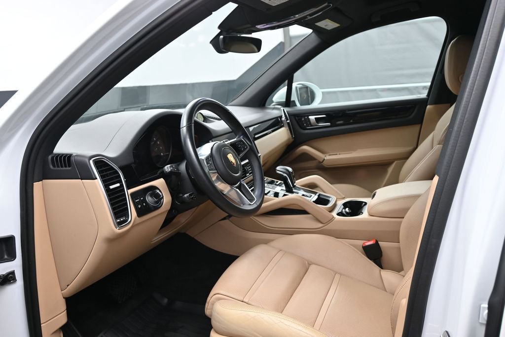 Certified 2023 Porsche Cayenne AWD/4WD image 4