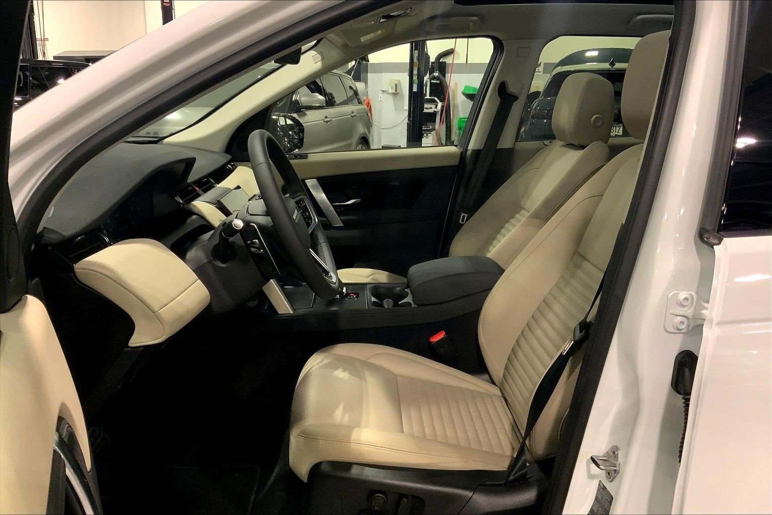 New 2025 Land Rover Discovery Sport S image 9