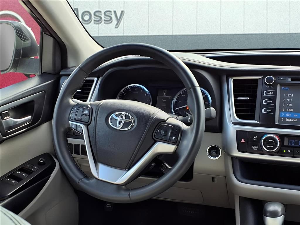 Used 2014 Toyota Highlander XLE image 18