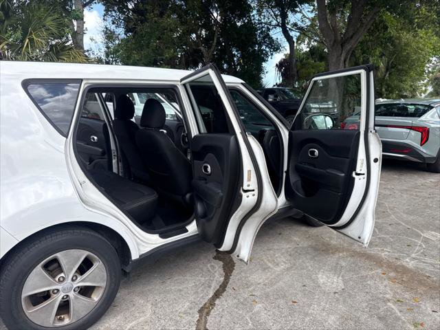 Used 2014 Kia Soul + w/ Eco Package FWD image 19